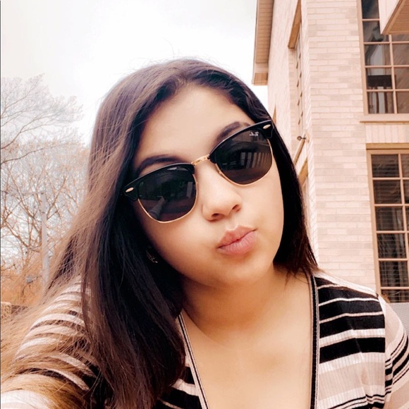 Meet your Posher, Adriana - Picture 3 of 5